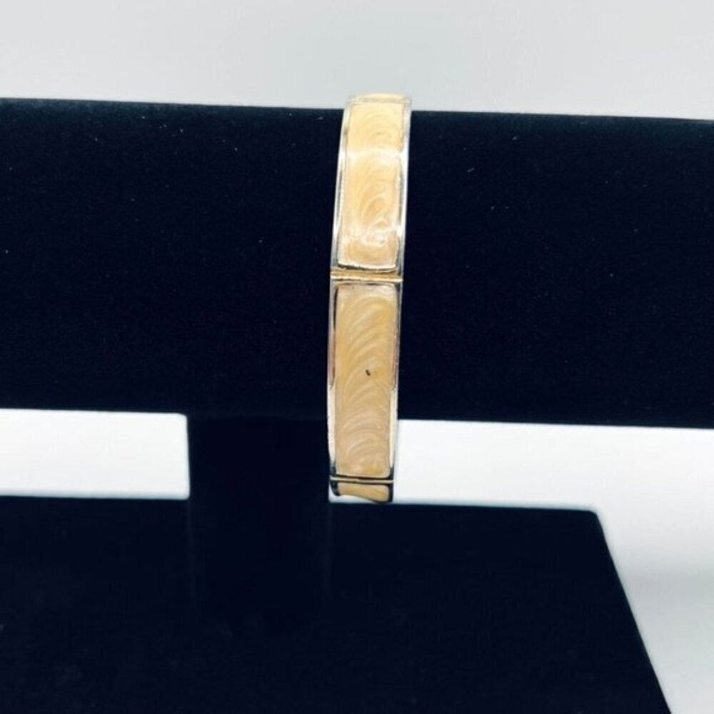 Monet. Bracelet. Gold tone. 8.75 diameter.‎
